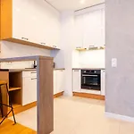 Apartamentysnu, Wola Premium Iii Z Parkingiem شقة